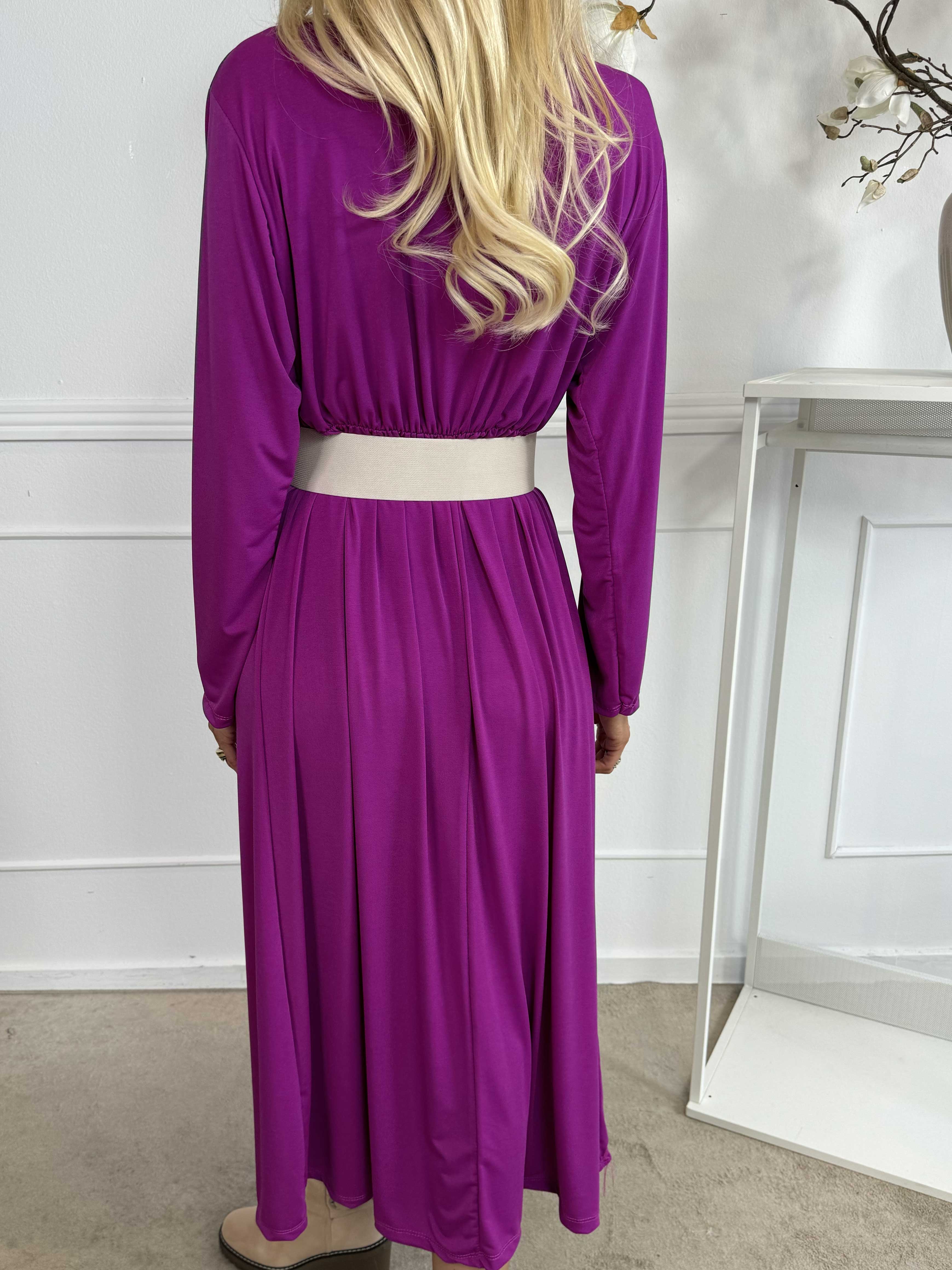 Nelly Plain - Elastisk enfärgad klänning i viskos